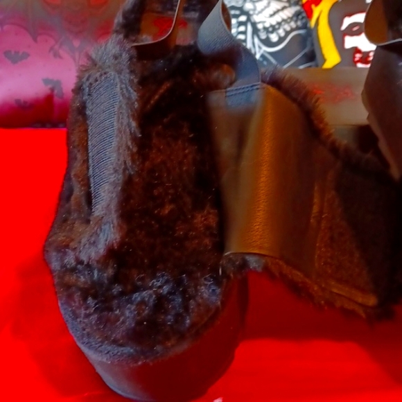 STRANGECULT BLACK SIZE 10 LILY BAT PLATFORMS WITH VELCRO/ELASTIC STRAP FURRY - Picture 3 of 16